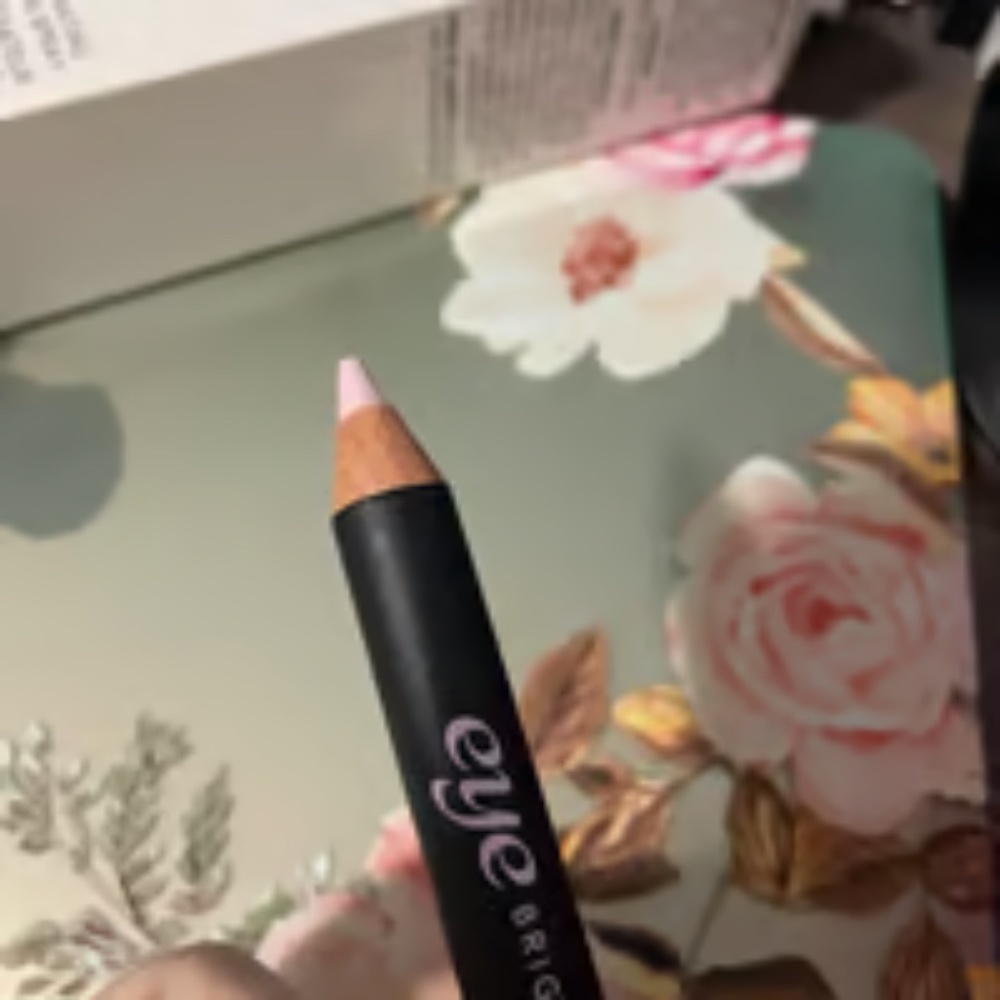 Benefit cosmetics eye bright pencil NEW
